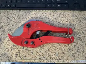 Cal-hawk 091044231277 Pvc Pipe Cutter 1-5/8 Inch Heavy-duty Ratcheting Cutting Pex Plastic See Video