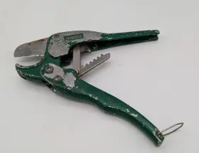 Greenlee 783310042532 864 Ratcheting Pvc Cutter With 1-1/4 Inch Jaw Cap. And Replaceable Steel Blade