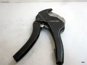 1003002231 Husky Ratcheting Pvc Cutter 1-1/4 Inch 1003 002 231 One-hand Cutting