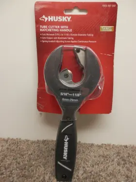 1003 Husky 843774101944 Tube Cutter With Ratchet Handle 5/16 Inch -1 1/8 8mm-29mm Used