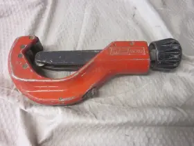 19070 Ivy Classic Vintage 1/4 - 2-5/8 Inch Pipe Cutter