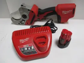 2470-20 Milwaukee M12 Plastic Pipe Cutter With 1 Batteries And Charger Work Great