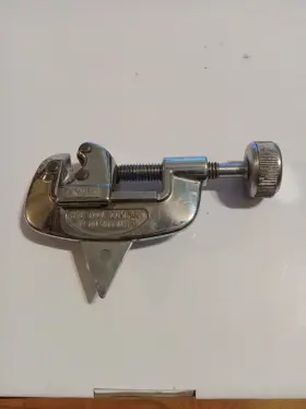 Nye Tool Company 3/16-11/16 Vintage No. 00 Screw Feed Pipe Cutter In Od