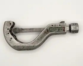 Reed Tc30a Screw Feed Pipe Cutter 3/8 Inch To 3-1/2 Cutting Tool Missing Wheel