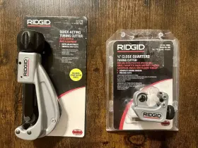 32985 Ridgid 31632 Tool Lot 2- Quick Acting Tubing Cutter And 3/4 Close Quarters