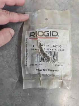 34790 Ridgid Replacement Wheel Pin With Clips For Pipe Cutters Pack Of 5