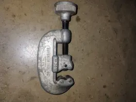 Superior Tool No350 1-1/8 Tubing Cutter